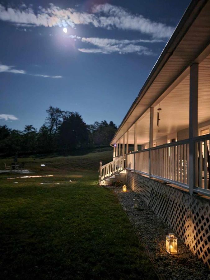 Moonlight Manor Bed & Breakfast Floyd Exteriör bild
